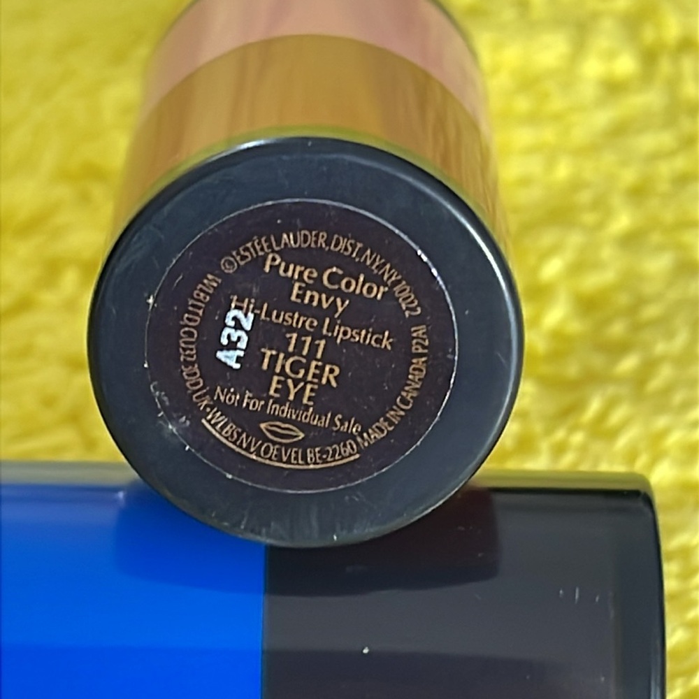 Estée Lauder - Picture 2 of 2